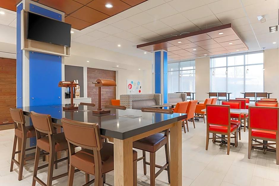 Holiday Inn Express & Suites Chicago OHare Airport, an IHG Hotel By IHG