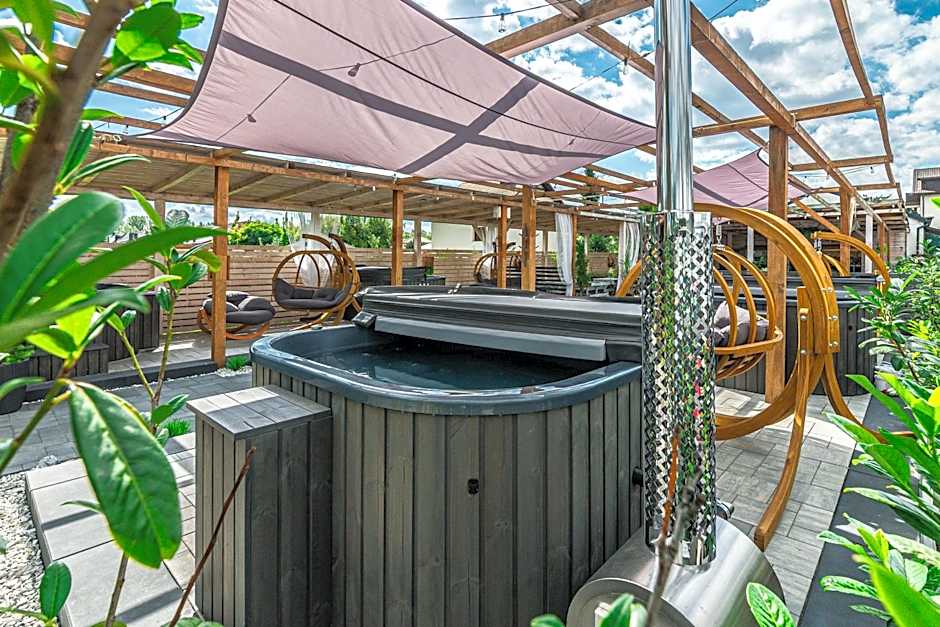 Old Tree Village & Restaurant