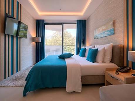 Superior Double Room with Double Bed or with 2 Single Beds and Side Sea View