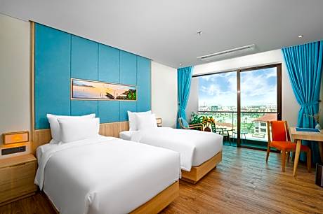 Superior Twin Room with City View