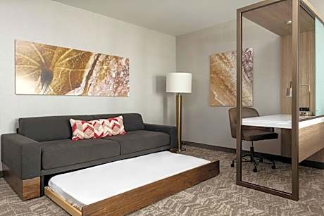 Suite, Multiple Beds (2 Queen Beds and 1 Double Sofa Bed)