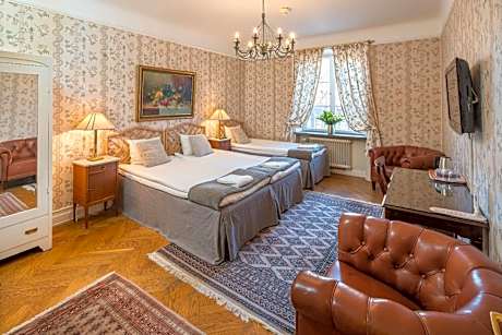 Large Triple Room with Private Bathroom