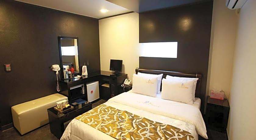 Goodstay Lanuit Hotel