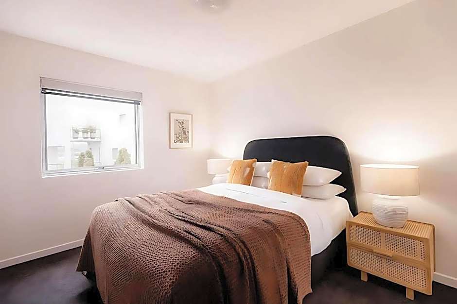 Battery Point apartment with river views