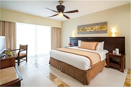 Deluxe Ocean View (2 Adults and 1 Child)