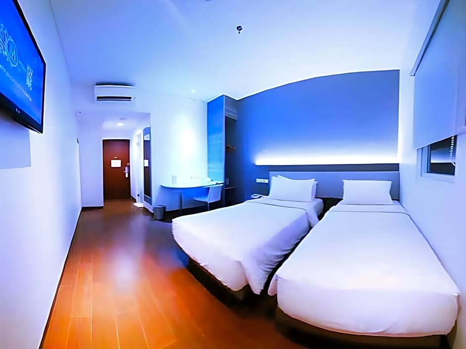 Amaris Hotel Season City