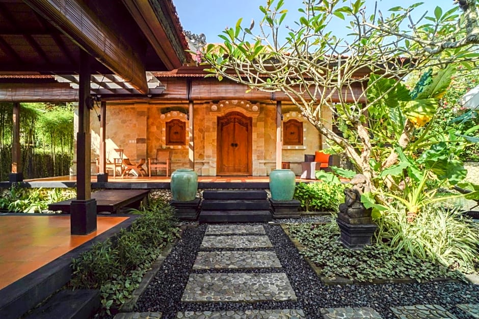 Giri Bhagawan Villas & Spa