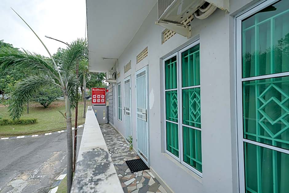 RedDoorz Syariah near RS Awal Bros Batam