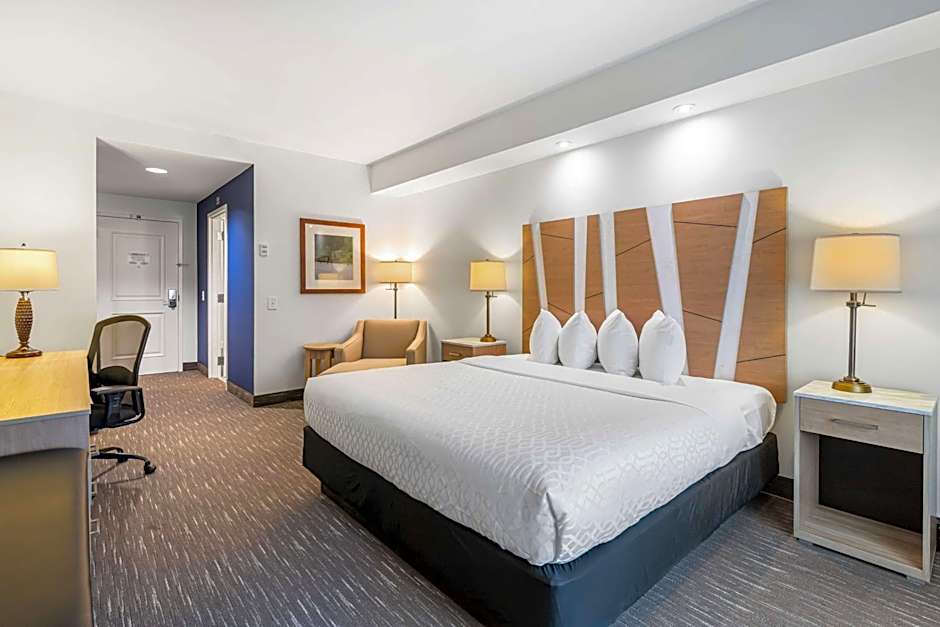 Best Western Plus Westgate Inn & Suites