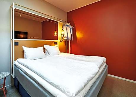 Queen Room without Windows