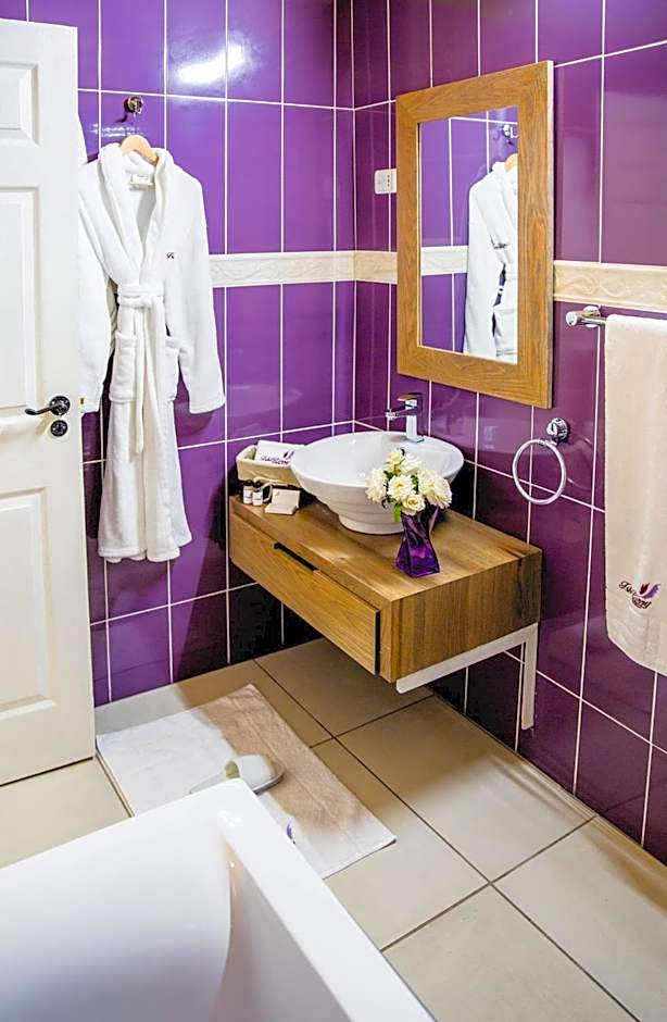 TshiBerry Bed & Breakfast