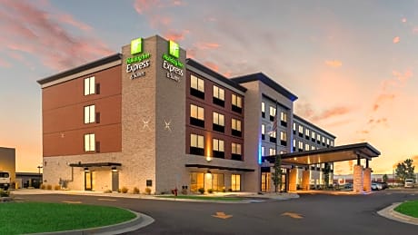 Holiday Inn Express & Suites Racine By IHG