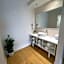 Newly renovated room in cozy hotel near Disney 2