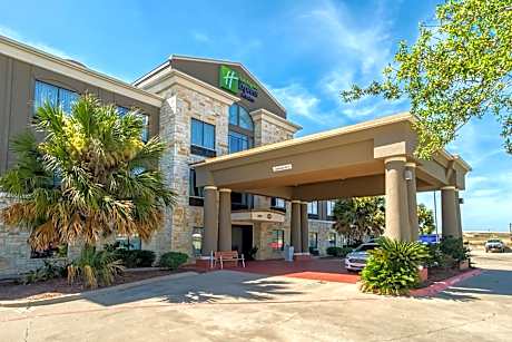 Holiday Inn Express and Suites Beeville By IHG