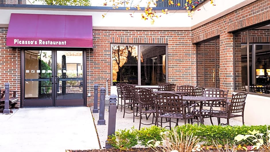 Holiday Inn Hotel & Suites Warren by IHG