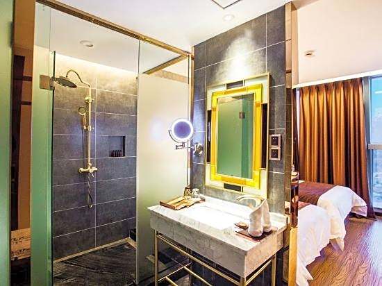 James Joyce Coffetel Yichang East Railway Station Central Bus Station