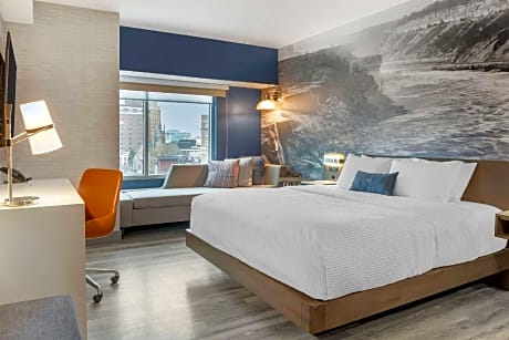 King Suite - Accessible/Non-Smoking