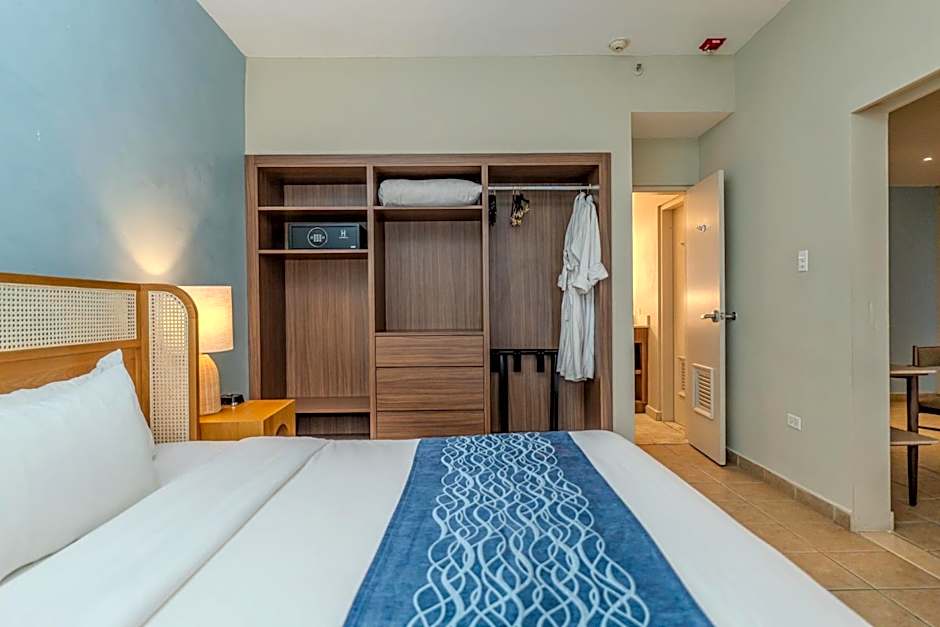 Comfort Inn & Suites Levittown