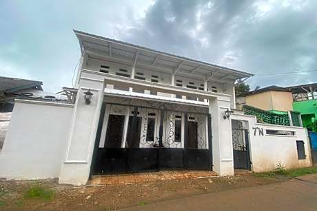 EXPRESS O 92147 Nia Residence