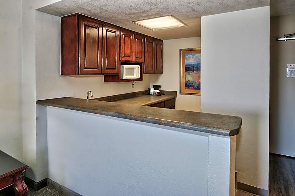 Ramada by Wyndham Albuquerque Midtown