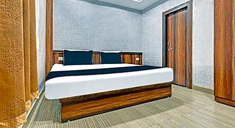 Collection O Mohan Paradise