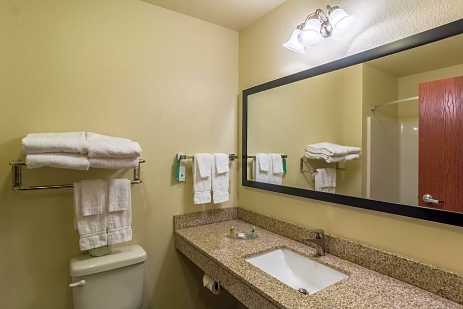 Cobblestone Hotel & Suites - Torrington
