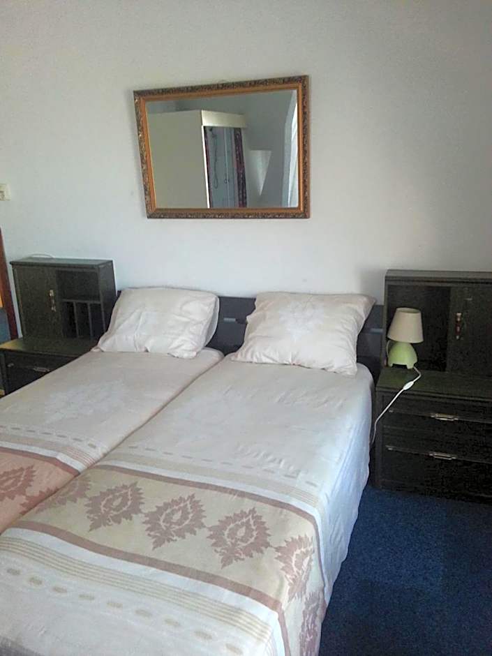 All-In Hotel