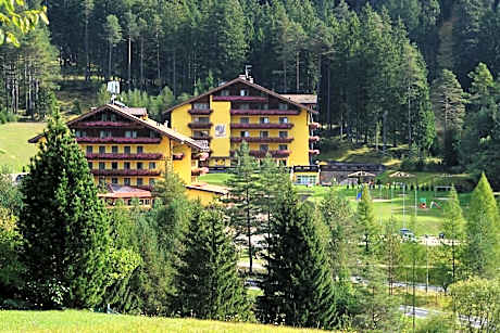 Hotel Shandranj