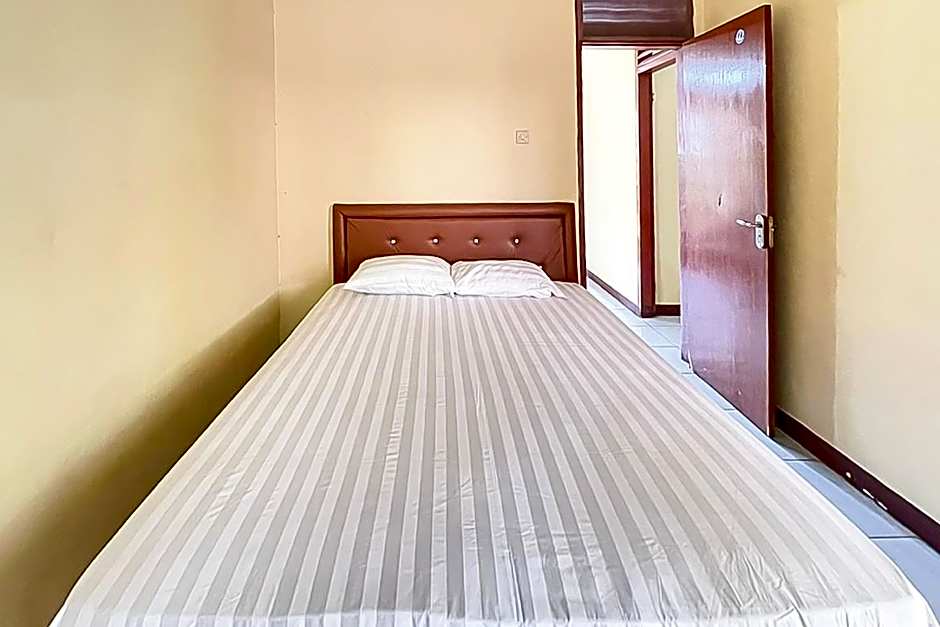 Hotel Shanty Mitra RedDoorz