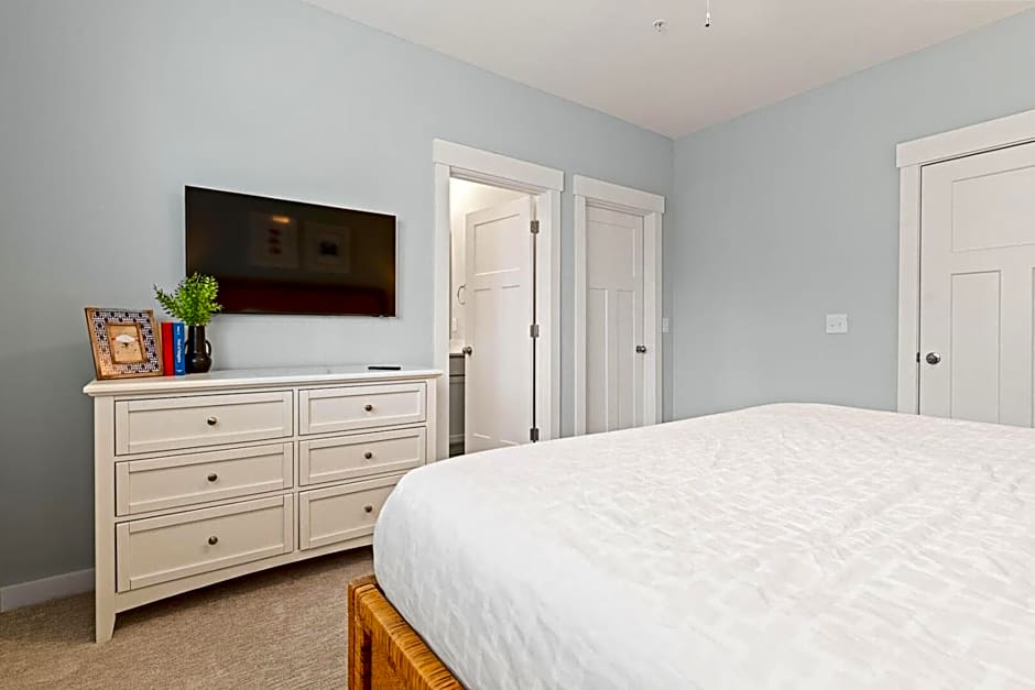 Cambridge Reserve at Bermuda Bay by KEES Vacations