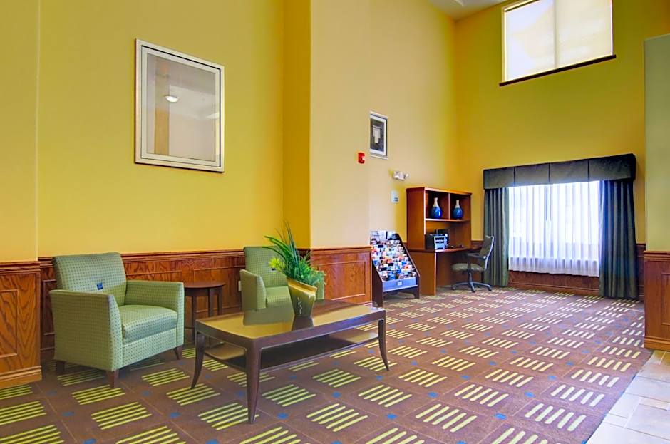 Holiday Inn Express Hotel & Suites Kansas City Sports Complex By IHG
