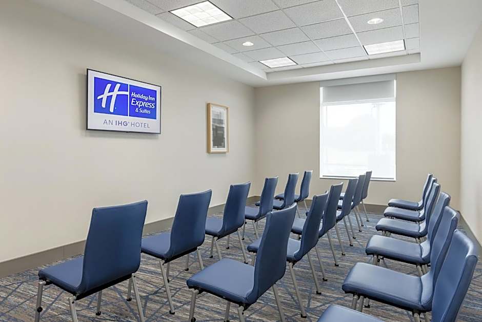 Holiday Inn Express & Suites Ottawa East-Orleans By IHG