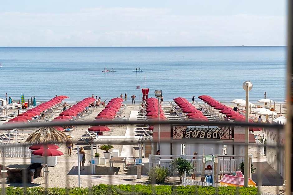 Hotel Soraya - Spiaggia Sawasdee with Beach, Restaurant & Parking