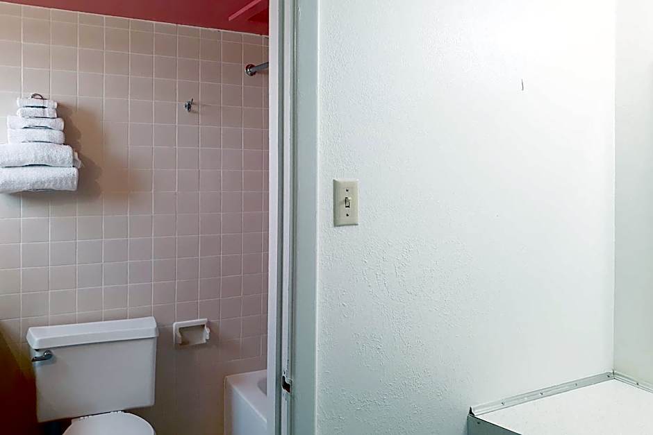 OYO Hotel Kings at Clovis