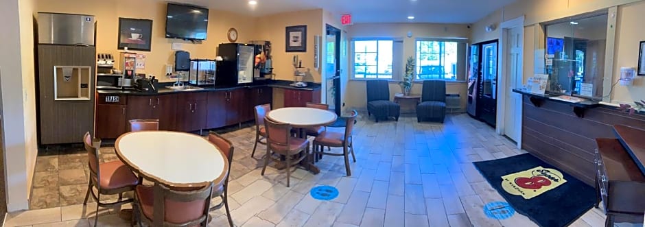 Super 8 by Wyndham Chisago City