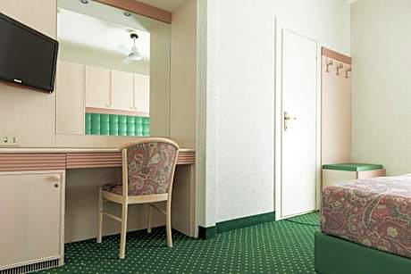 Double Room with Balcony and Partial Sea View