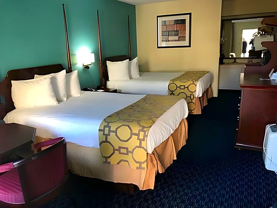 Baymont Inn & Suites Florence by Wyndham – Florence, SC