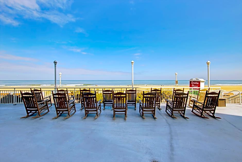 Commander Hotel & Suites