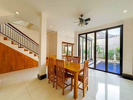 Moai House