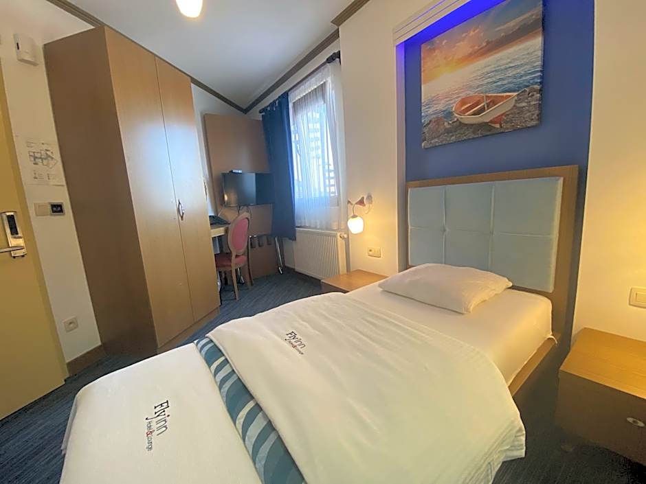 Fly inn Hotel Lounge & Nezzo Restaurant