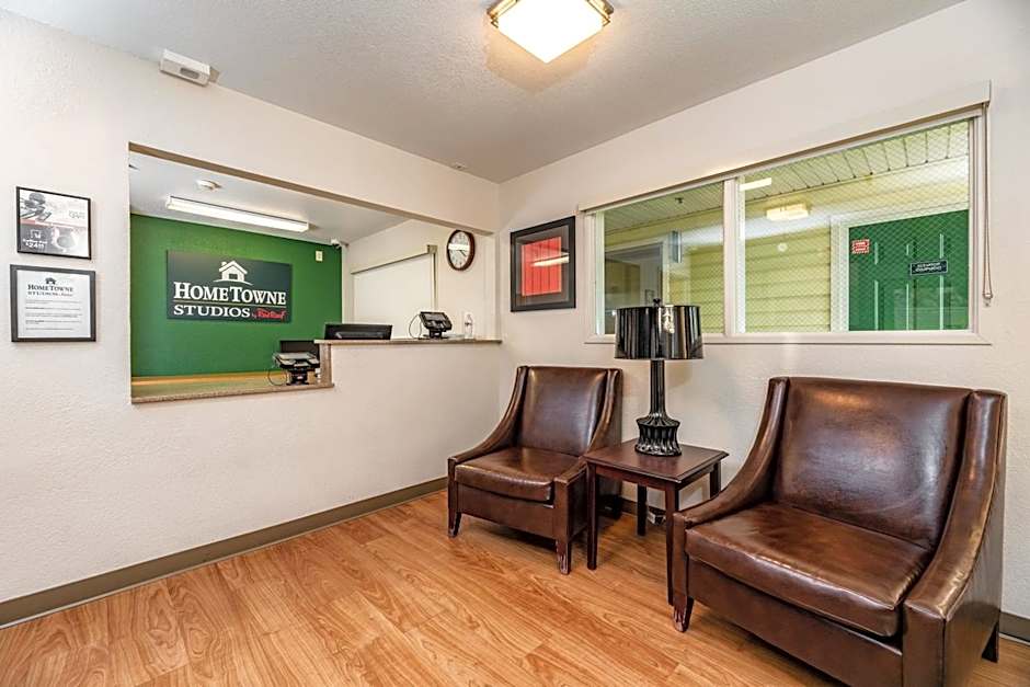 HomeTowne Studios Fresno - West