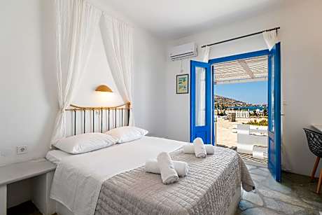 Deluxe Double Room with Balcony and Sea View