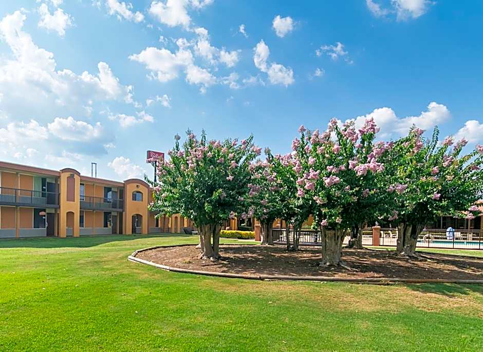 Red Roof Inn Forsyth