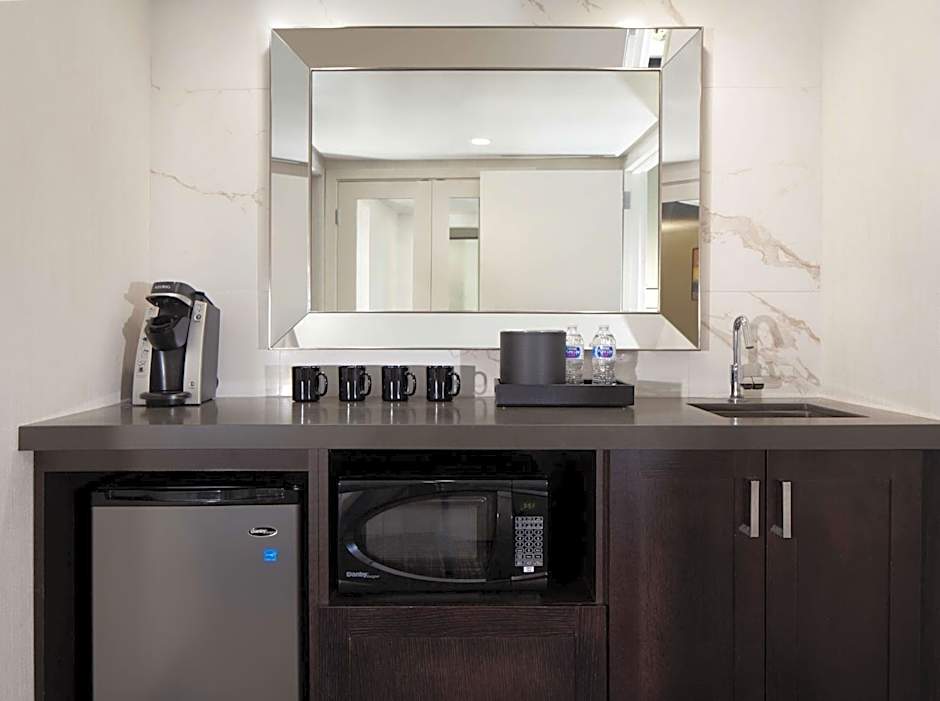 Embassy Suites by Hilton Philadelphia Airport