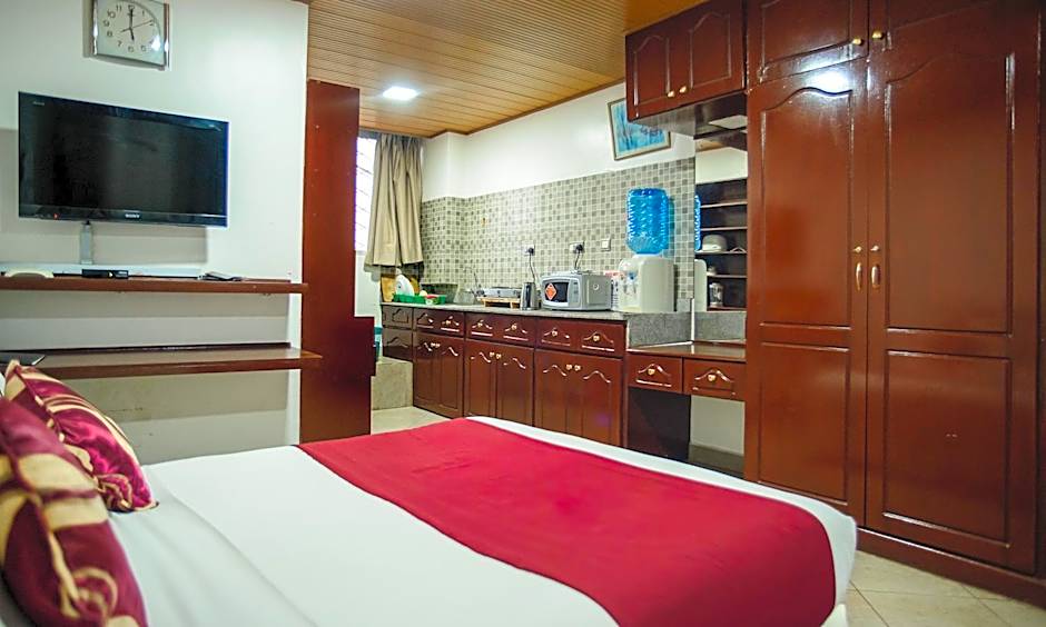 Diamond Plaza Apartments