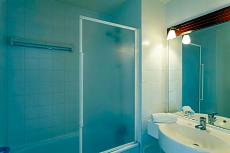 Essential Lgt 2 Rooms for 2 adult Stunning mountain view Balcony