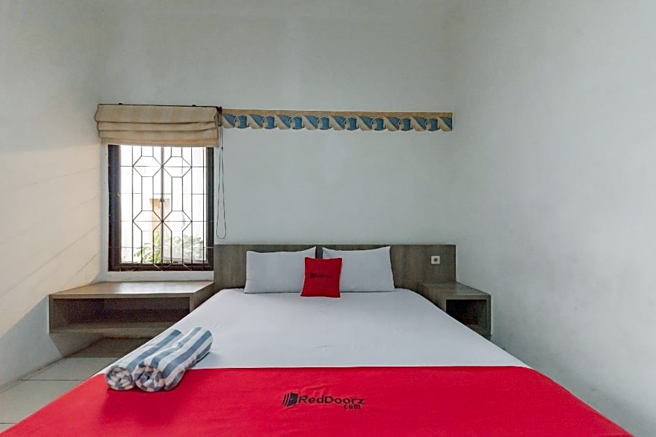 RedDoorz near Taman Kota Lapang Merdeka Sukabumi
