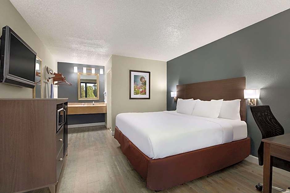 Baymont by Wyndham Wilmington