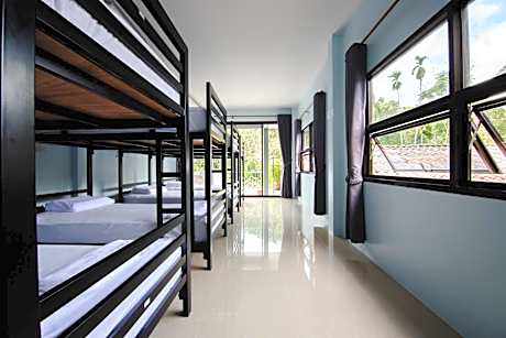 Bed in 8-Bed Mixed Dormitory Room