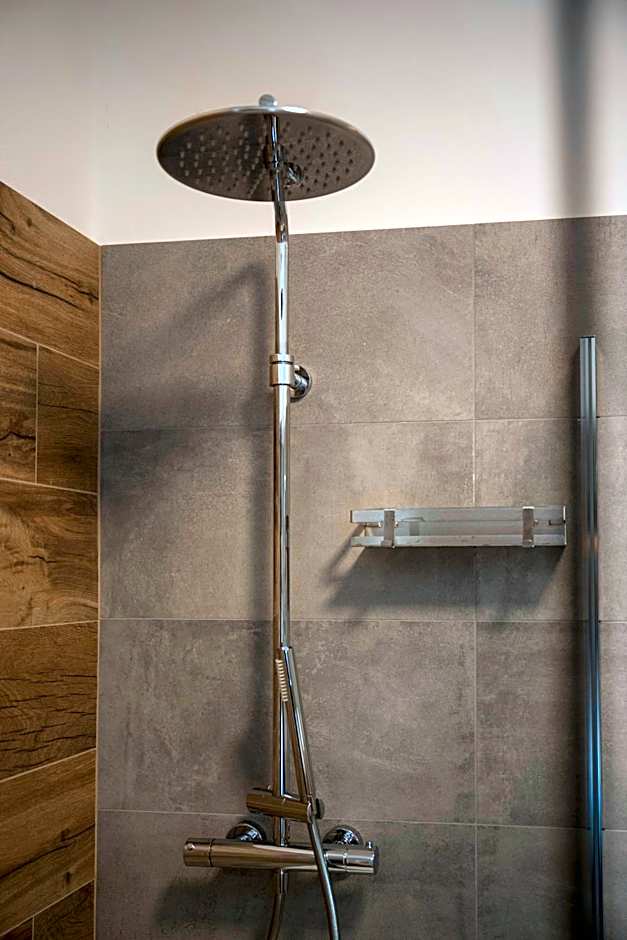 SnowLake Suite & Apartment